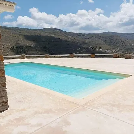 Petra House * Koundouros